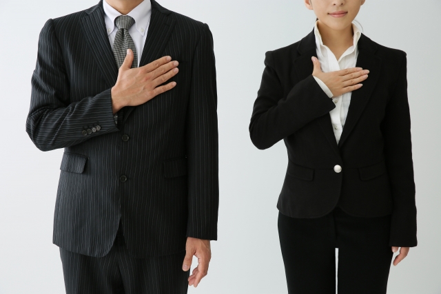 スーツの二人
